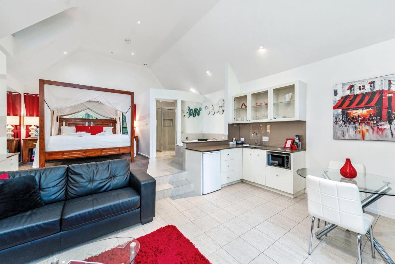 Chalet On Gallery Walk - King Bed, Spa, Fireplace, Wifi & Netflix, Linger A While Mount Tamborine Exterior photo
