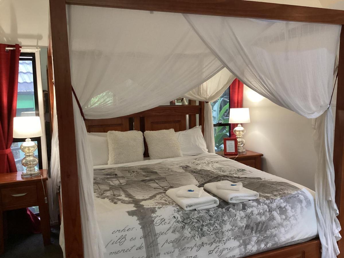 Chalet On Gallery Walk - King Bed, Spa, Fireplace, Wifi & Netflix, Linger A While Mount Tamborine Exterior photo
