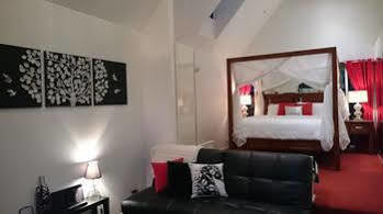 Chalet On Gallery Walk - King Bed, Spa, Fireplace, Wifi & Netflix, Linger A While Mount Tamborine Exterior photo